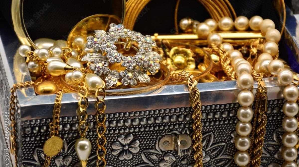 Encuentran joyas y monedas de oro en Pompeya tras erupción hace 2 mil años