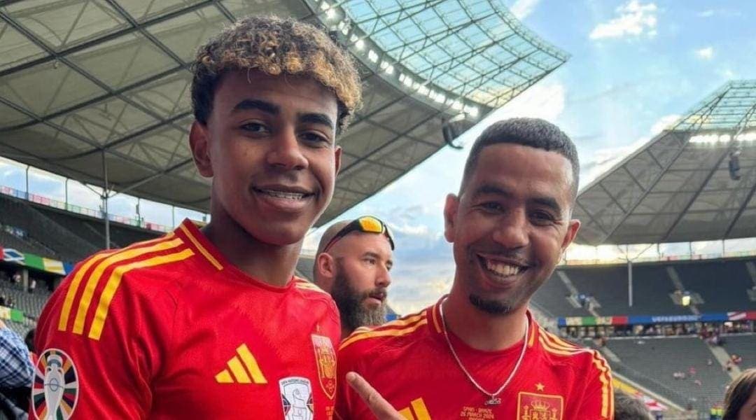 Apuñalan en España al padre del futbolista Lamine Yamal; se le reporta como delicado