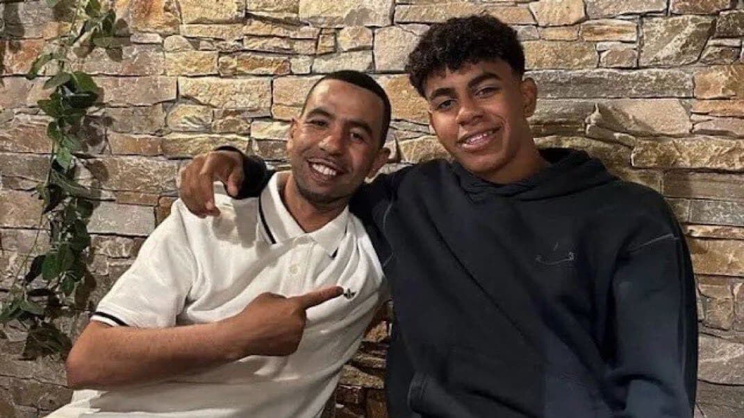 Sale del hospital padre del futbolista Lamine Yamal, tras ser apuñalado en España