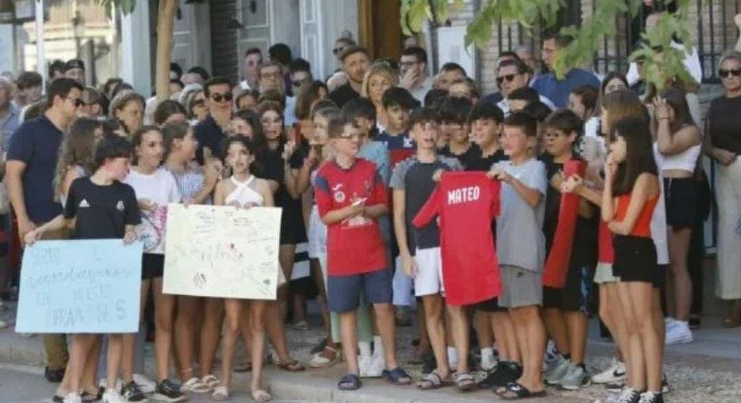 Muere niño de 11 años tras ser apuñalado mientras jugaba futbol en España