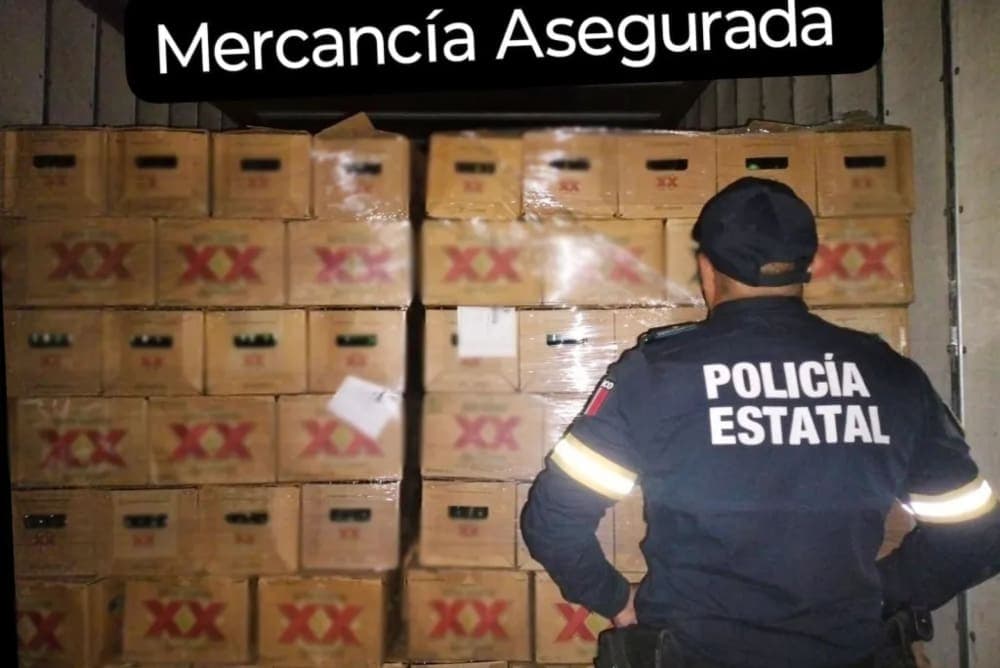 Detienen a delincuentes que robaron un camión que transportaba 300 cajas de cervezas en Lerma, Edomex