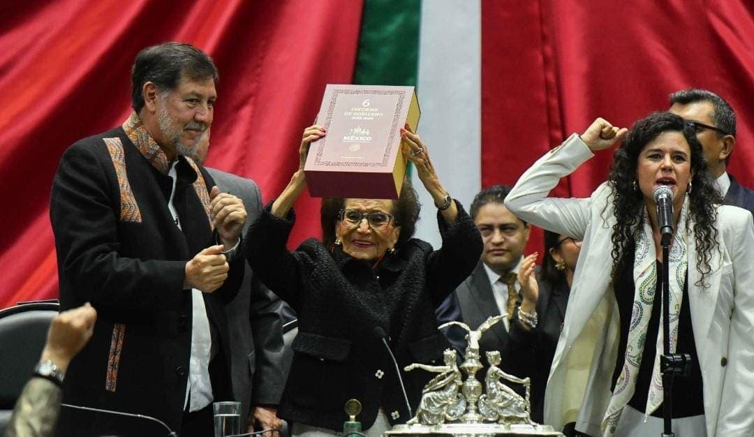Video: Luisa Alcalde, al borde de las lágrimas, entrega el último informe de AMLO al Congreso