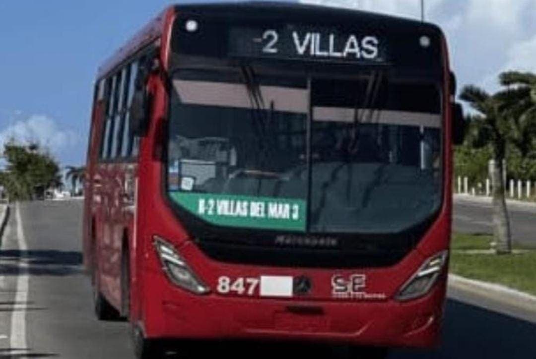 Chofer de autobús de la Zona Hotelera de Cancún arrolló a una motociclista