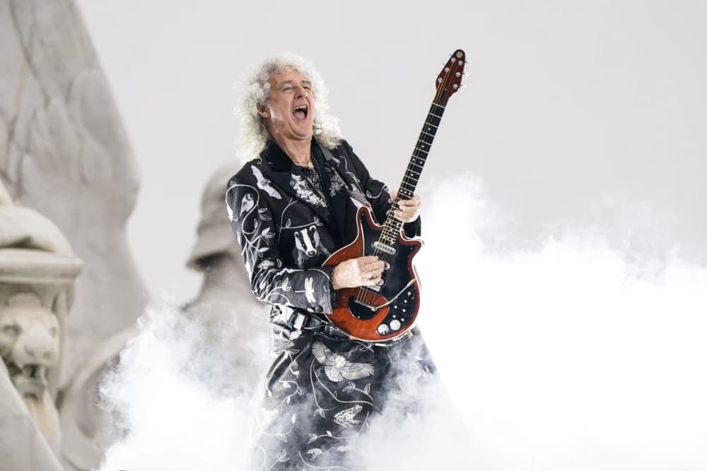 Brian May, guitarrista de la banda Queen revela que tuvo un derrame cerebral