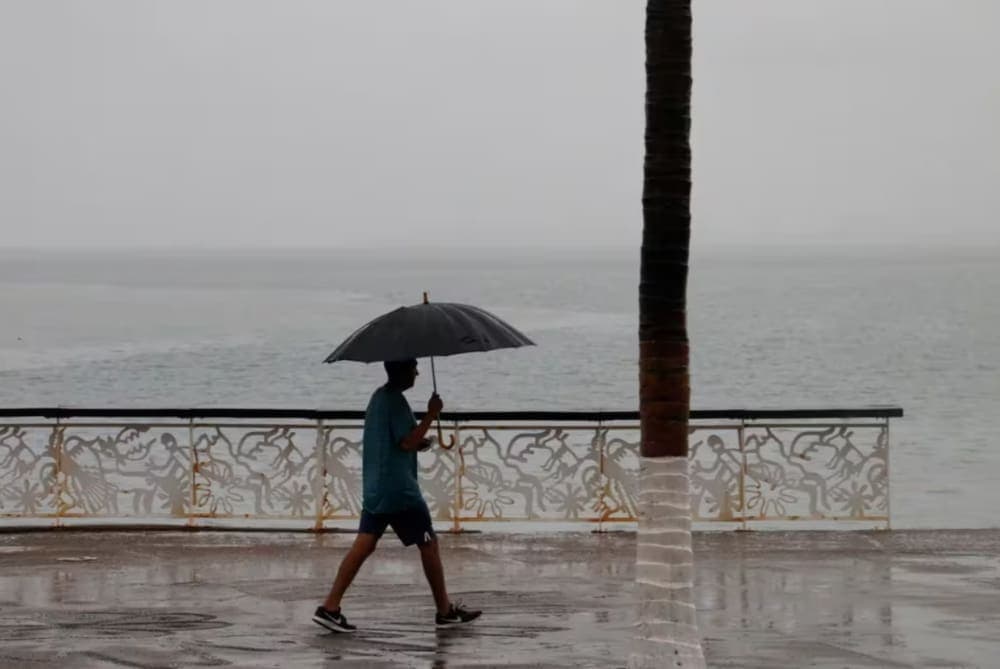 Autoridades advierten que una baja presión en el Pacífico podría evolucionar a ciclón tropical en el país