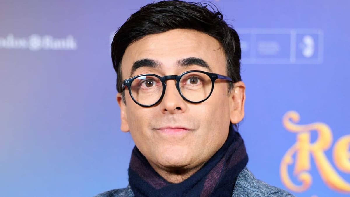 Critican a Adal Ramones por supuestamente usar peluquín y no envejecer con dignidad