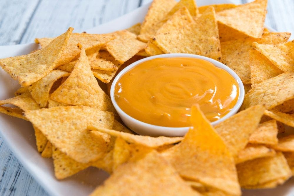 Acusan a empleado de caerle a batazos a cliente por tomar mucho queso para nachos en Las Vegas