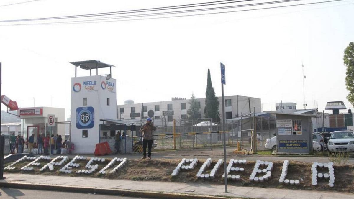 Video: Reos golpean a su compañero por presuntamente no pagar piso en Puebla