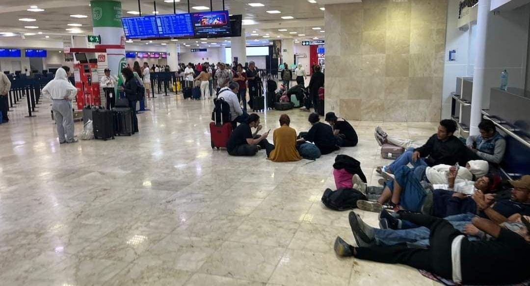 Aumenta número de vuelos demorados y cancelados en aeropuerto de Cancún por "Helene"