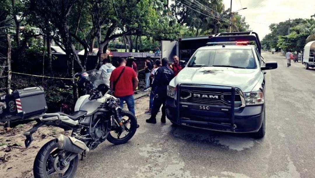 Descubren un cadáver flotando en un cenote en Cancún