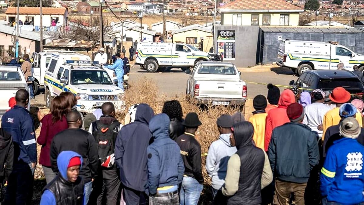Dos tiroteos masivos dejan 18 muertos; acaban con una familia entera en Sudáfrica