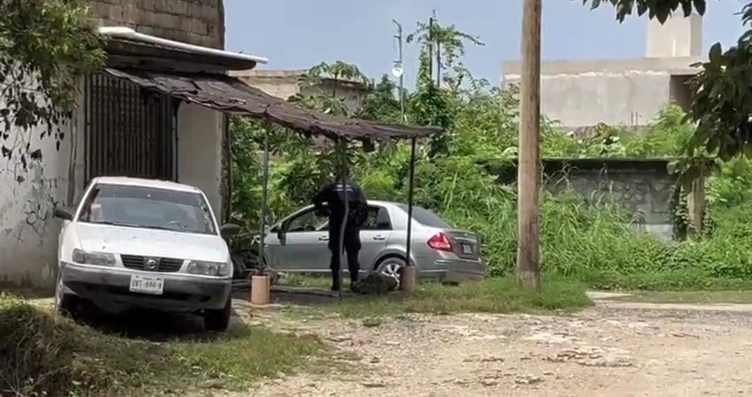 Localizan dos cuerpos dentro de un automóvil abandonado en Cancún