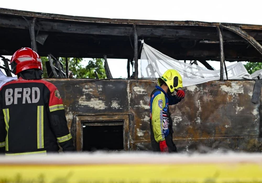 Video: Mueren 25 personas tras la explosión de un autobús escolar en Tailandia