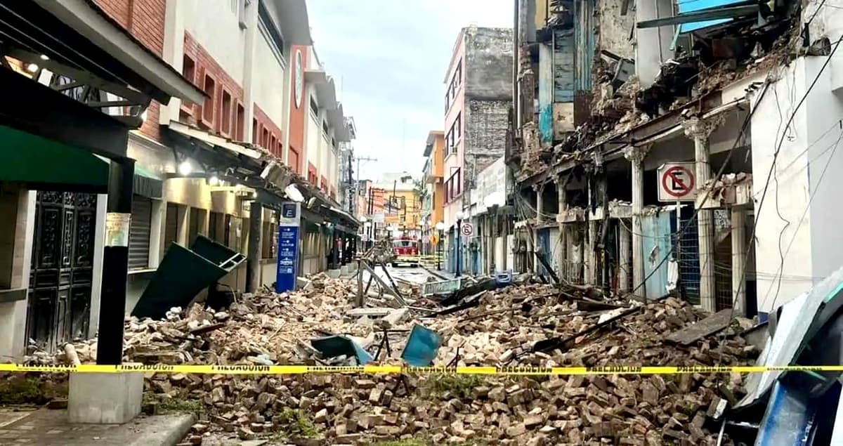¡Impactante! Lluvias derrumban parte de un hotel en Tampico con todo y huéspedes
