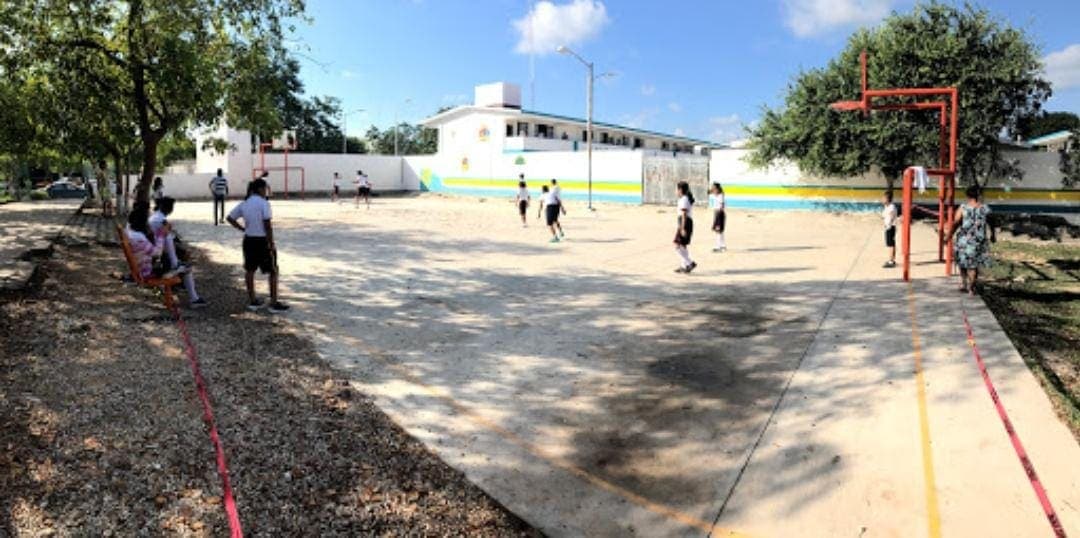 Anuncia gobierno beca para estudiantes de secundaria; mil 900 pesos por alumno y 700 por hijo extra