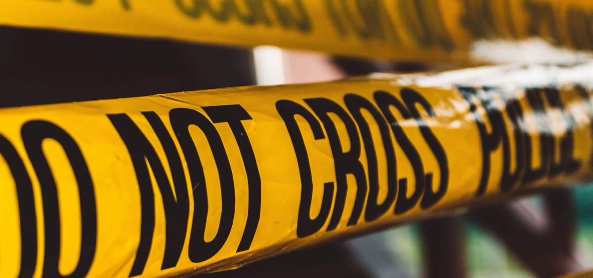 Adolescente dispara contra sus abuelos mientras dormían porque lo habían regañado horas antes