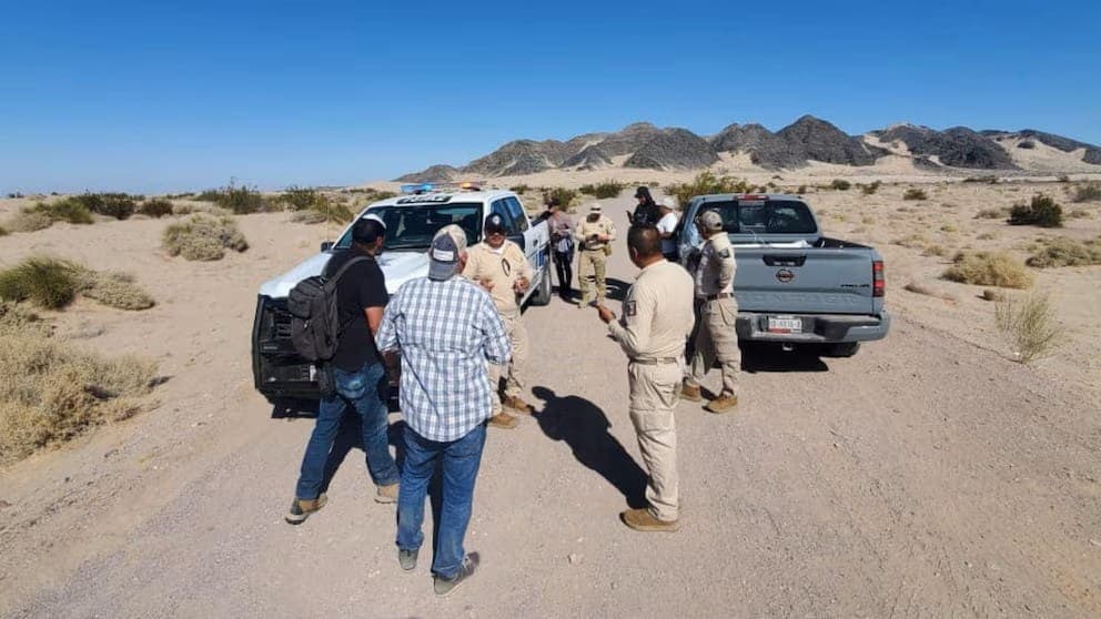 Rescatan a cineastas varados en Baja California; buscaban locaciones en el desierto