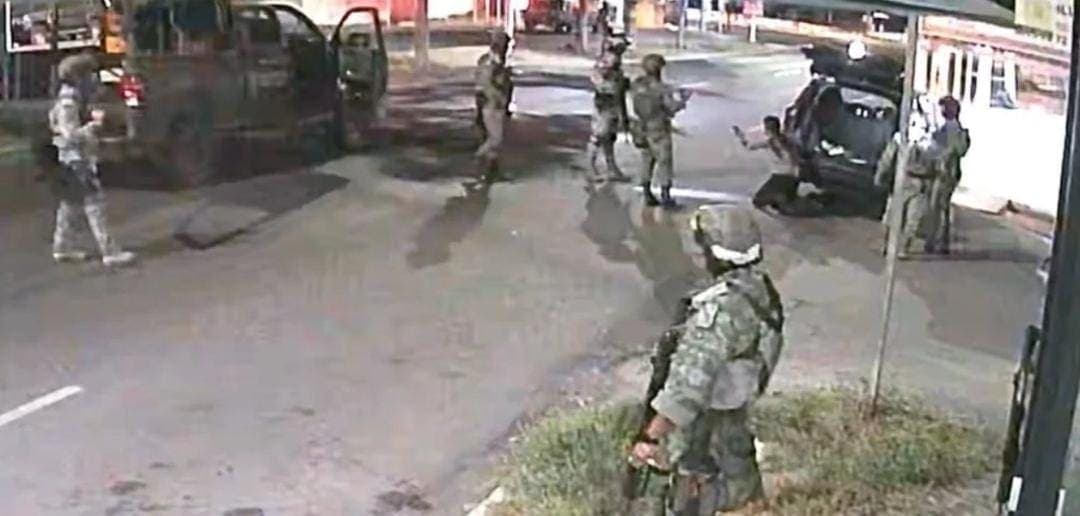 Video: Militares dispararon contra civil en Sinaloa; lo iban a asesinar cuando vieron que eran grabados