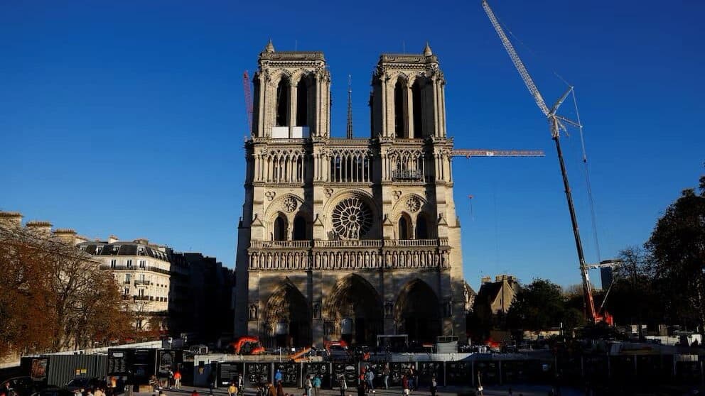 Ministra francesa plantea cobrar a turistas por visitar la catedral de Notre-Dame