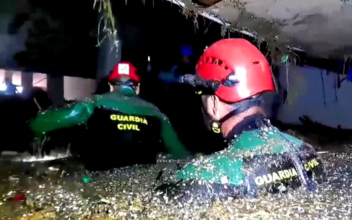 Video: Hallan cadáveres al tacto en “parkings de la muerte”, en España; van 217 fallecidos por la Dana