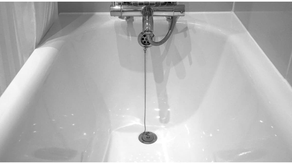 Padre localiza a sus dos bebés sin vida al interior de una bañera; madre de los niños sería la principal sospechosa