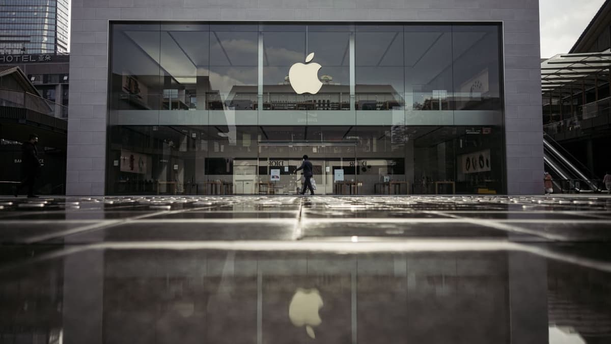 ¡Apple enfrenta nueva demanda! Es acusado de espiar y silenciar a sus empleados