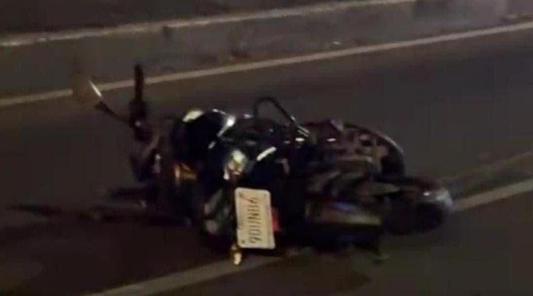 Fallece motociclista tras derrapar en Zona Hotelera de Cancún; su acompañante quedó lesionada