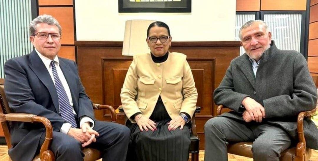 Obligan a Adán Augusto y Ricardo Monreal a tomarse foto juntos para limar asperezas