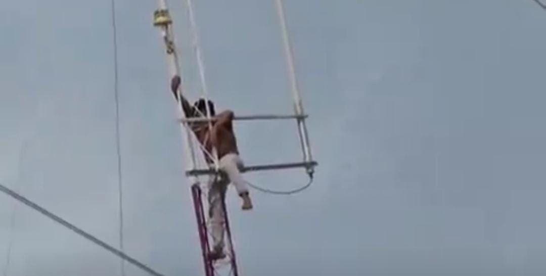 Video: Sujeto estuvo cerca de 24 horas arriba de antena de CFE en Chetumal; ya fue rescatado