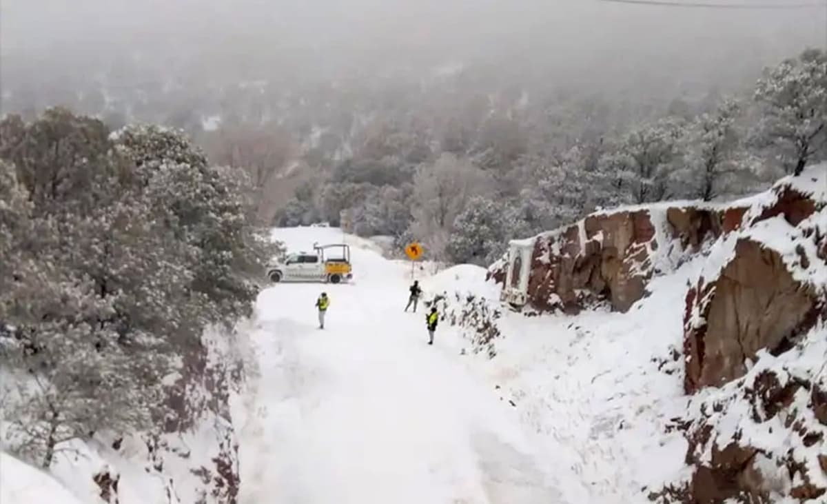 Video: Quedan aisladas comunidades de Chihuahua y Sonora luego que nieve congelara carreteras