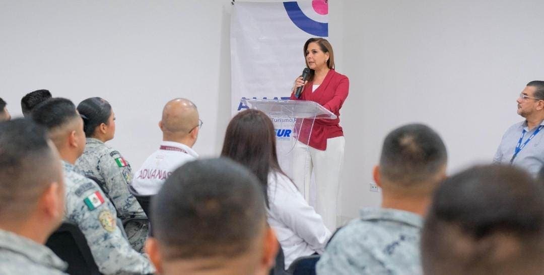 Pide Mara Lezama a agentes aduanales que mejoren el trato a los turistas que visitan Quintana Roo