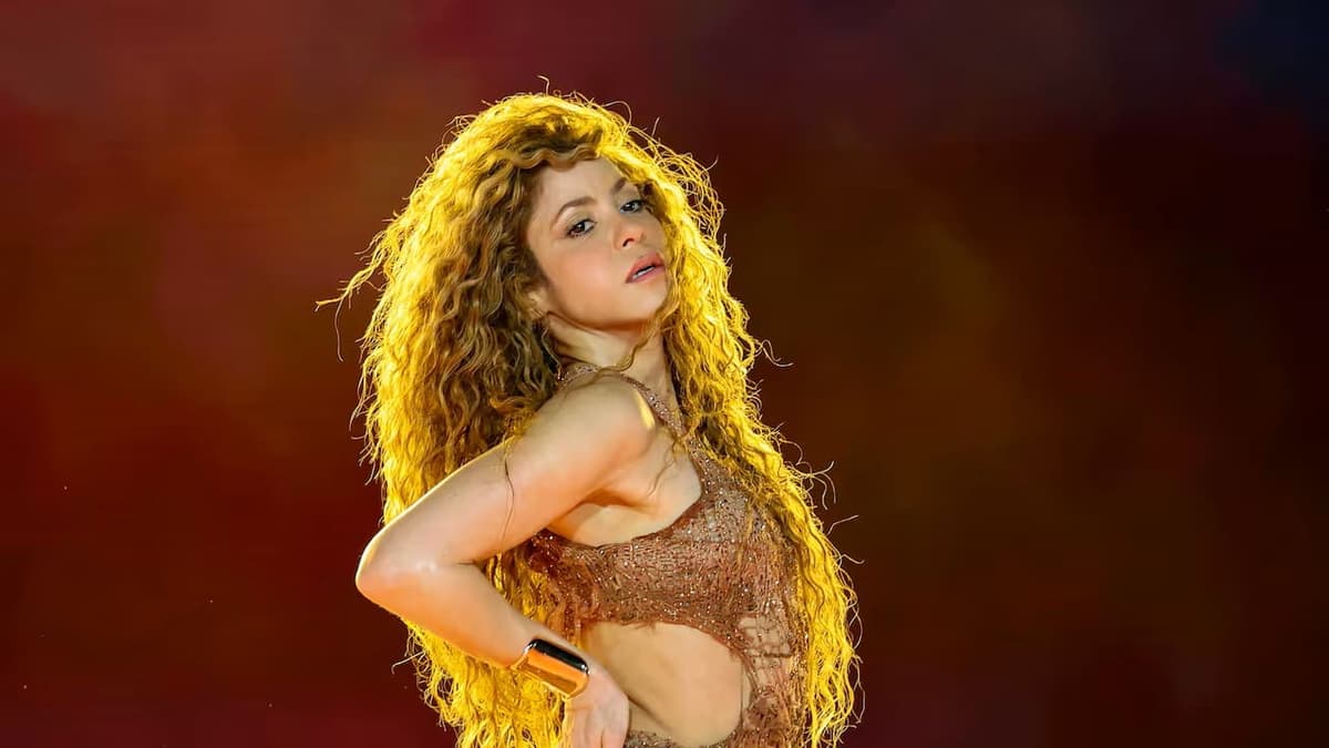Video: Shakira sorprende a fans con concierto afuera de su hotel tras cancelaciones en Chile