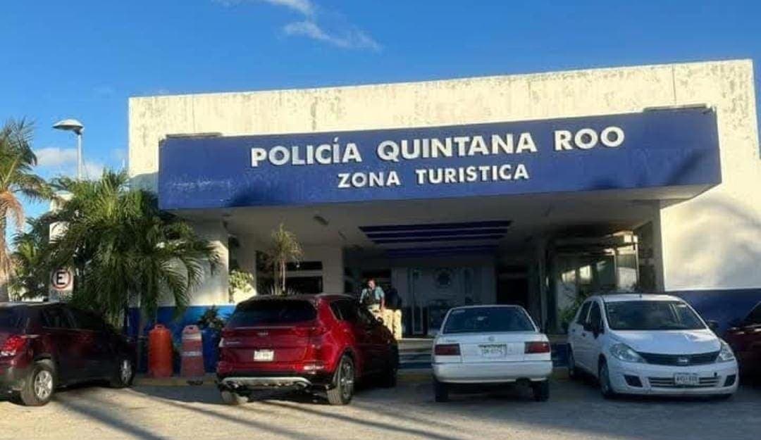 Investigan muerte de extranjero en sede de la Policía Turística de Cancún; falleció de infarto cerebral