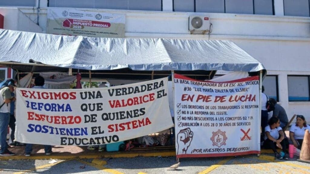 Atiende gobierno de Solidaridad protesta de profesores
