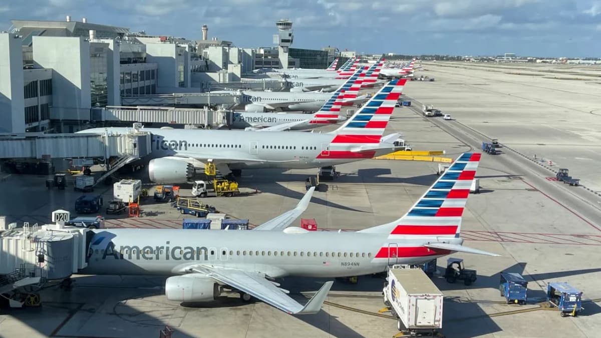 Video: Pasajero de American Airlines se traga un rosario en pleno vuelo y desata el caos al decir que "huía de demonios"