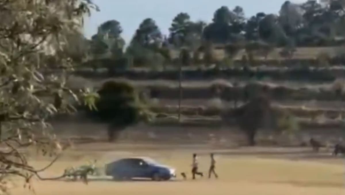 VIDEO: Sujeto molesto con el árbitro intenta atropellar a futbolistas en Puebla