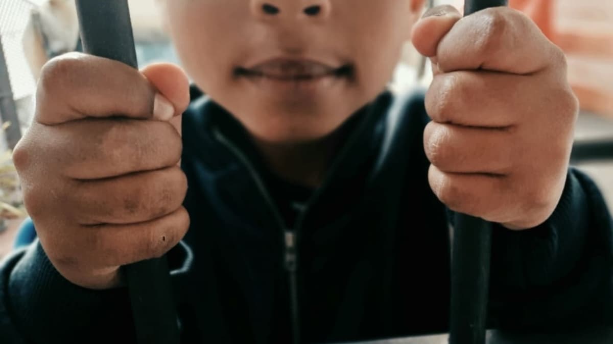 Pareja de Estados Unidos es condenada a 150 años de cárcel por esclavizar a sus hijos adoptivos