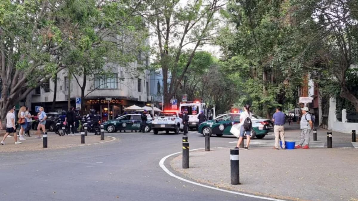 Joven se quita la vida en el sanitario de una cafetería en CDMX