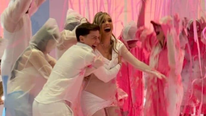 Video: Lele Pons sufre dos caídas en su fiesta de revelación del sexo de su bebé