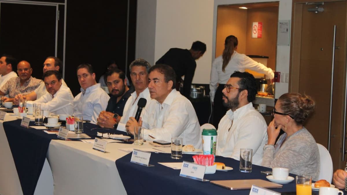 Fortalece SEDETUS coordinación con el sector empresarial en Cancún