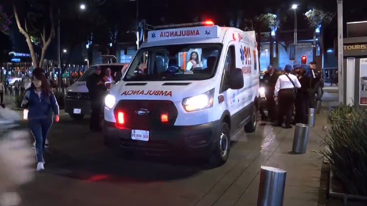 Video: Reportera sufre un "pinchazo" durante cobertura en CDMX