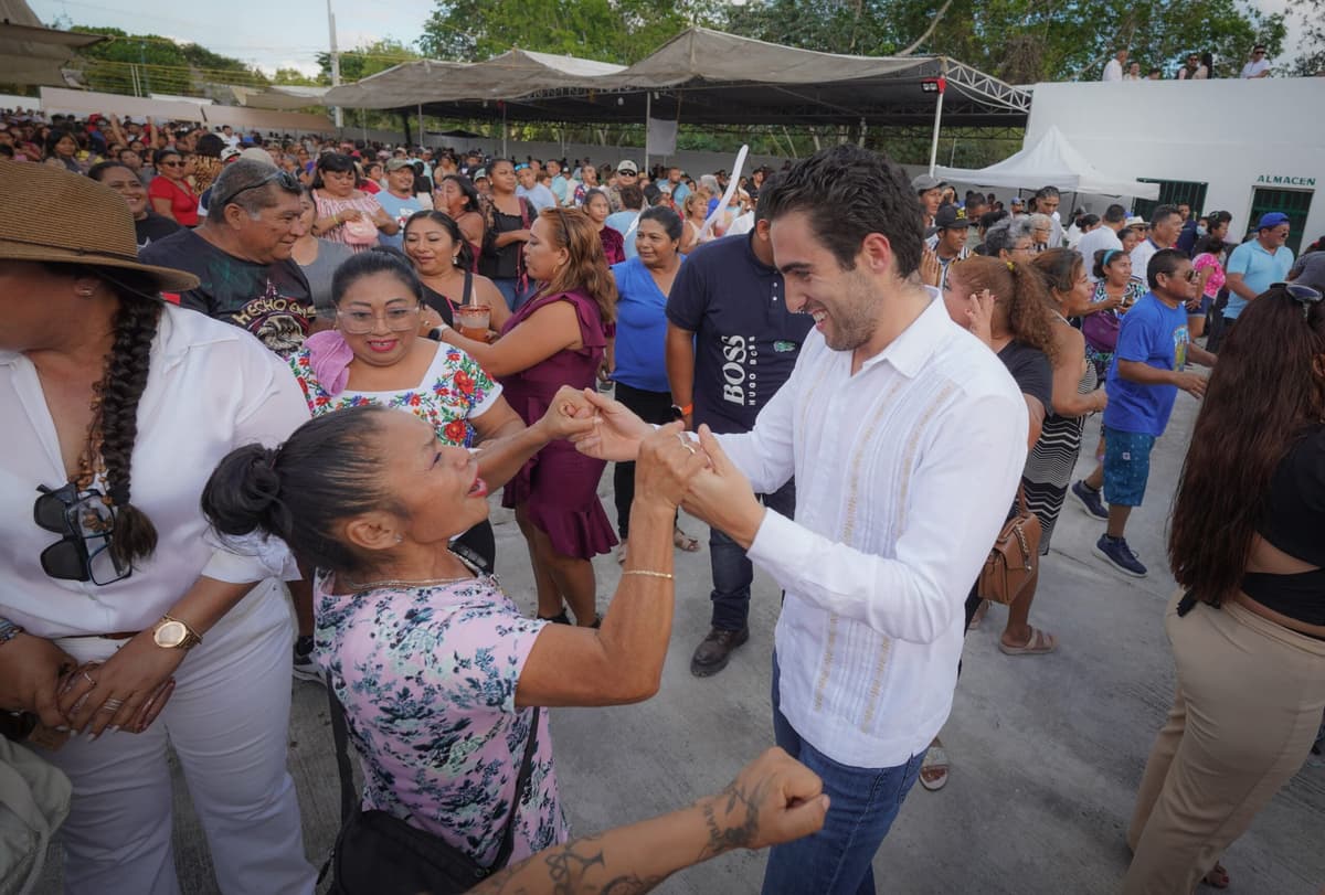 Festeja Gino Segura el 32 aniversario de la Unión de Tianguis y Comerciantes Ambulantes del Estado de Quintana Roo