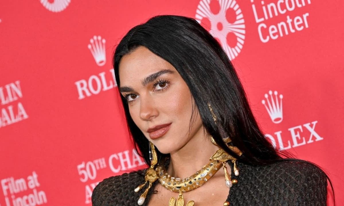 VIDEO: Dua Lipa sorprende al cantar en español un éxito de Enrique Iglesias