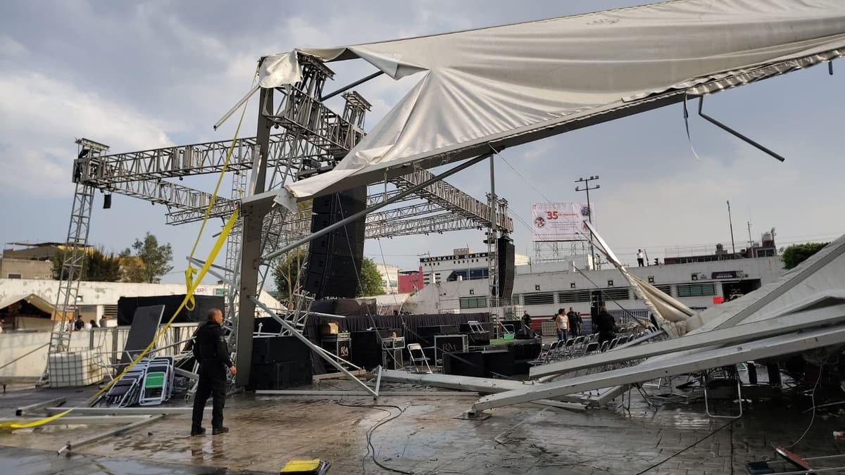 Colapso de carpa en la Feria del Libro 2005 de Nezahualcóyotl deja al menos cinco heridos