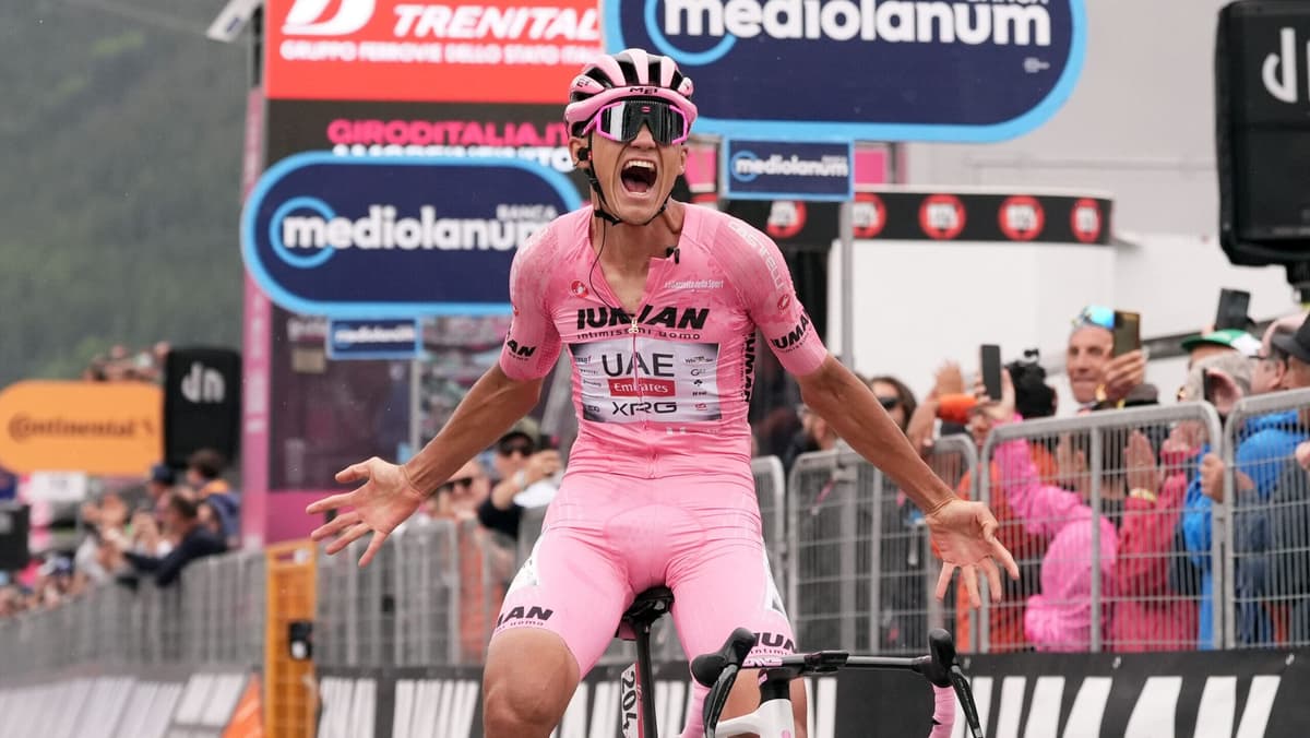 Video: Mexicano Isaac del Toro gana la etapa 17 en el Giro de Italia y refuerza su liderato