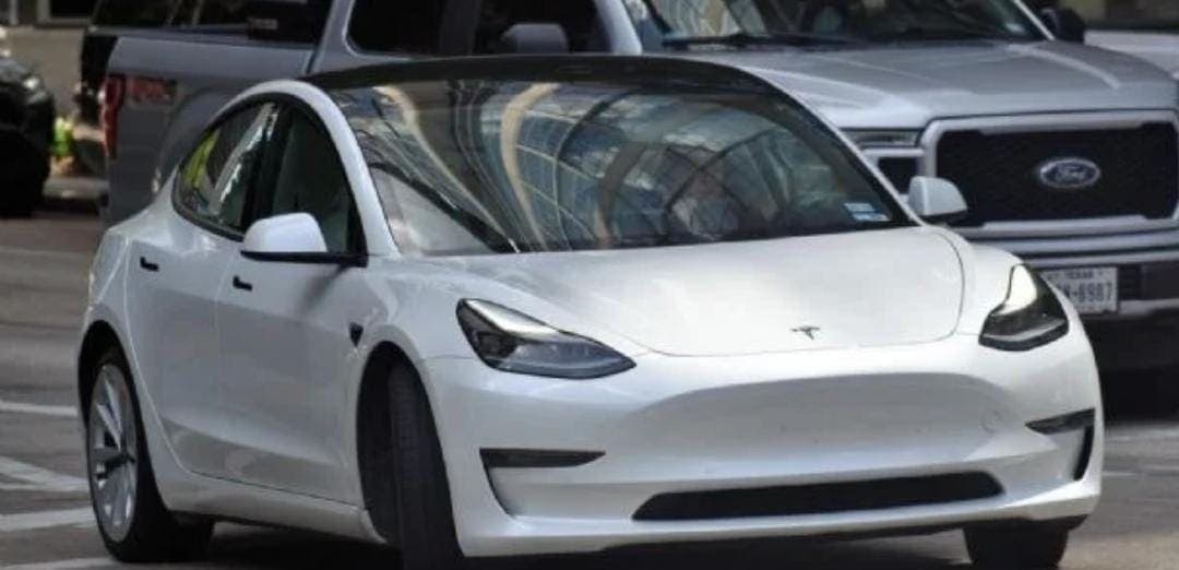 Fallece adulto mayor tras ser atropellado por conductor de un Tesla en Monterrey, Nuevo León