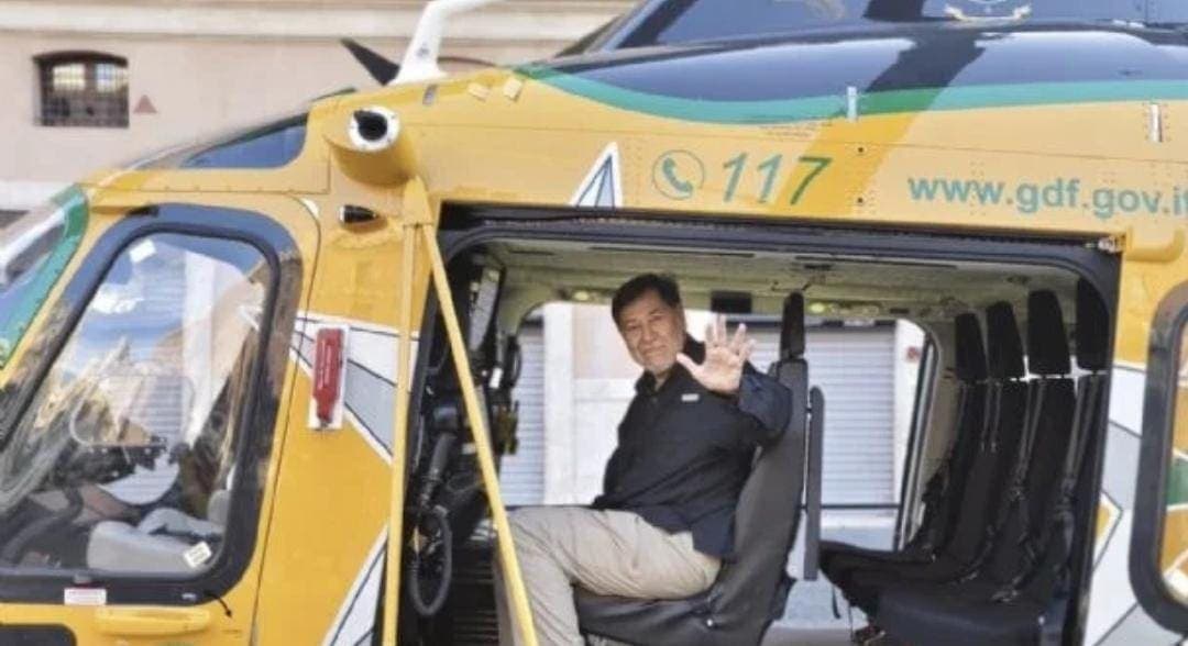 Niega Fernández Noroña volar en helicóptero de la Policía de Italia, solo se tomó la foto