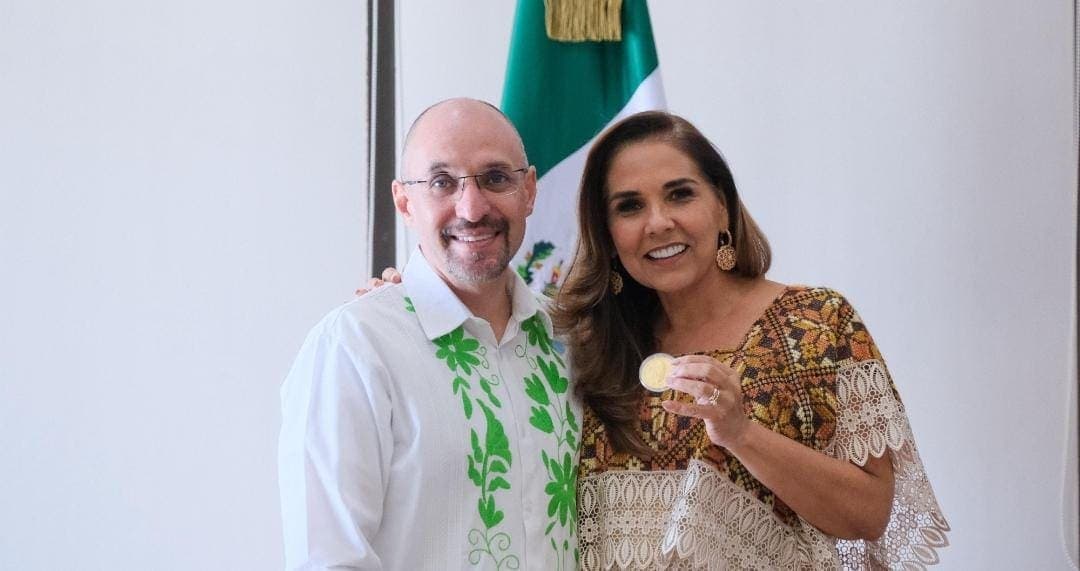 Entrega CONCANACO Servytur un galardón a Mara Lezama por promover la identidad mexicana