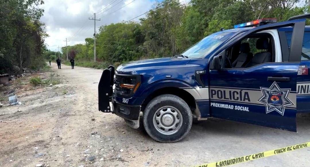 Hallan a un joven sin vida en camino de terracería cerca de Alejandría en Cancún