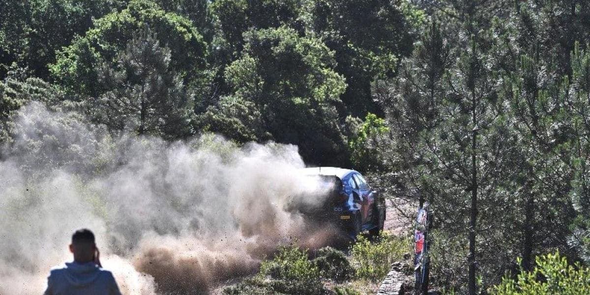 Mueren tres personas atropelladas durante una carrera de autos en Francia